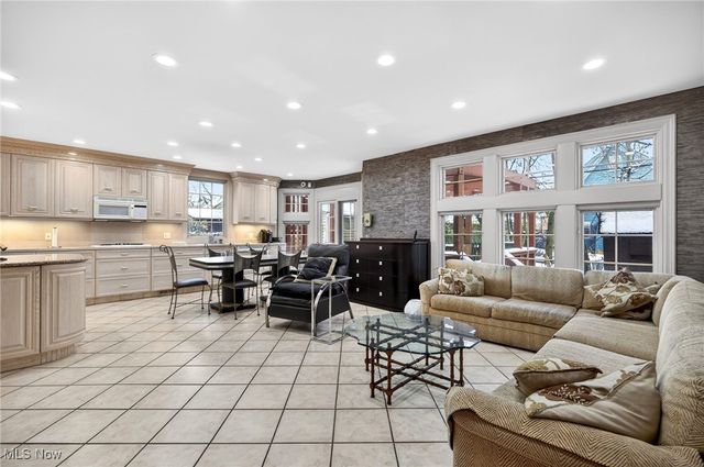 3498 Bainbridge Road, Cleveland Heights, OH 44118