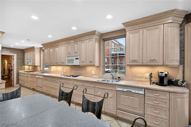 3498 Bainbridge Road, Cleveland Heights, OH 44118