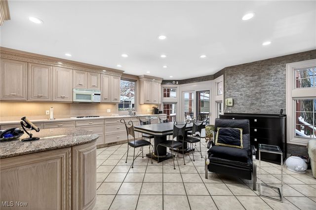 3498 Bainbridge Road, Cleveland Heights, OH 44118