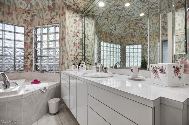 3498 Bainbridge Road, Cleveland Heights, OH 44118