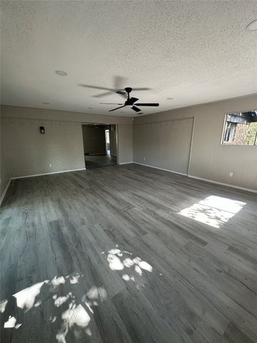 4528 Moorview Avenue, Fort Worth, TX 76119