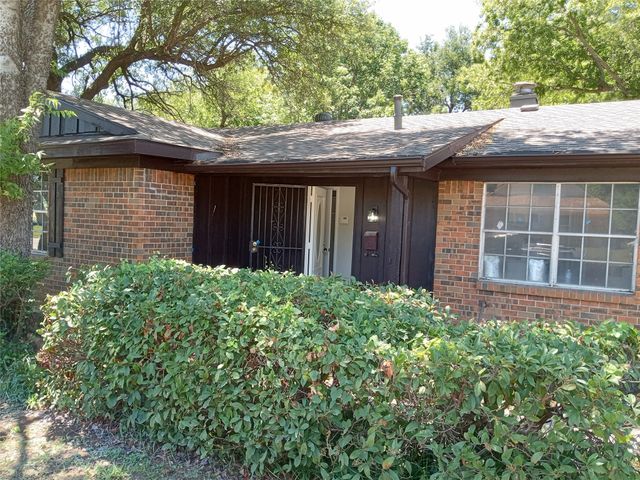 4528 Moorview Avenue, Fort Worth, TX 76119