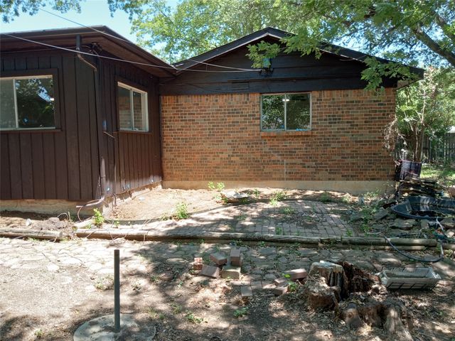 4528 Moorview Avenue, Fort Worth, TX 76119