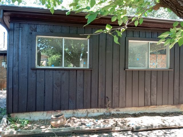 4528 Moorview Avenue, Fort Worth, TX 76119