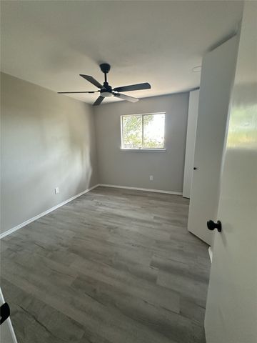 4528 Moorview Avenue, Fort Worth, TX 76119