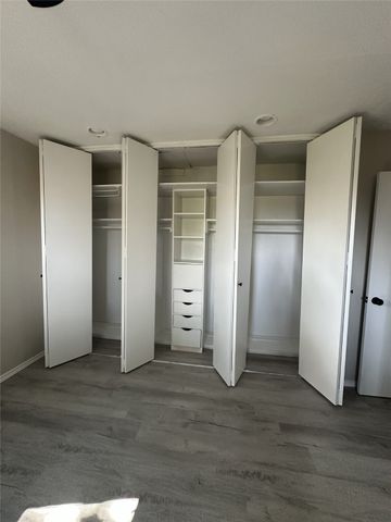 4528 Moorview Avenue, Fort Worth, TX 76119