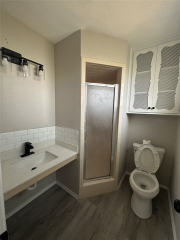 4528 Moorview Avenue, Fort Worth, TX 76119