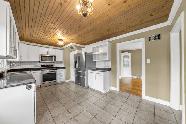 2802 Cox Mill Rd, Hopkinsville, KY 42240