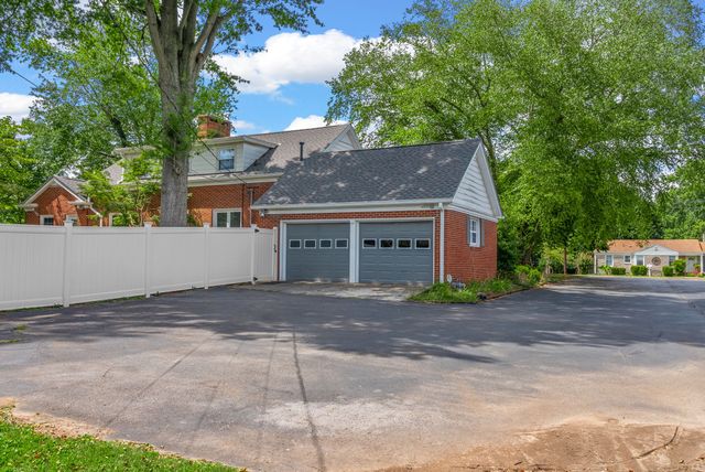 2802 Cox Mill Rd, Hopkinsville, KY 42240