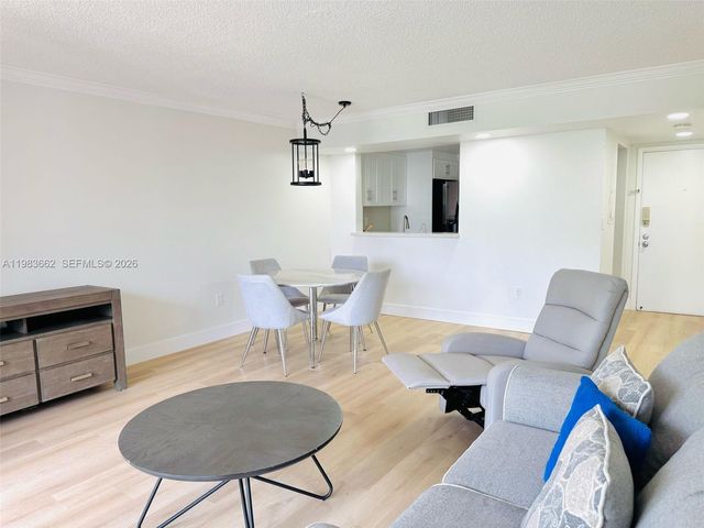 8075 SW 107th Ave 310, Miami, FL 33173