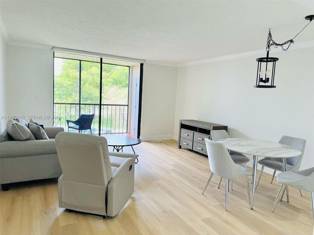 8075 SW 107th Ave 310, Miami, FL 33173