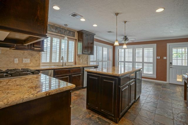 2108 Lakeway Drive, League City, TX 77573