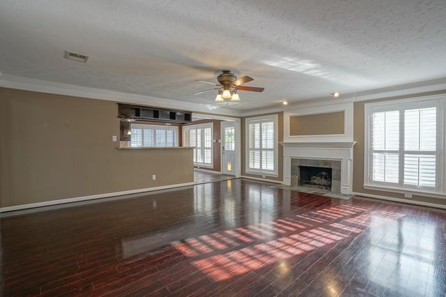 2108 Lakeway Drive, League City, TX 77573