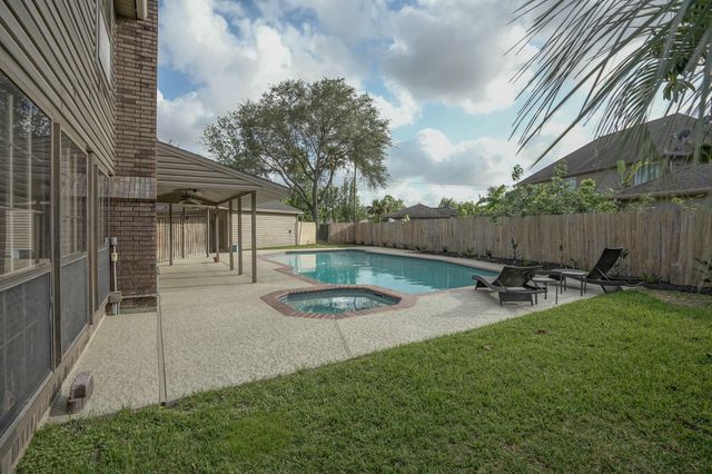 2108 Lakeway Drive, League City, TX 77573