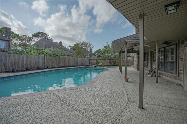 2108 Lakeway Drive, League City, TX 77573