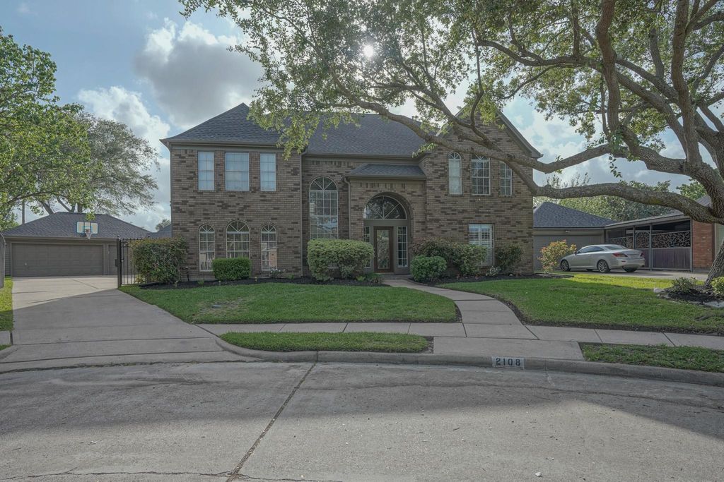 2108 Lakeway Drive, League City, TX 77573