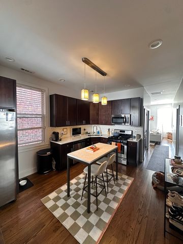 1417 W Fletcher Street 2R, Chicago, IL 60657