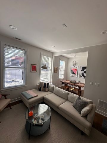 1417 W Fletcher Street 2R, Chicago, IL 60657