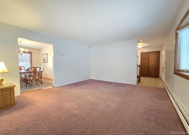 14 Avenue C, Holbrook, NY 11741