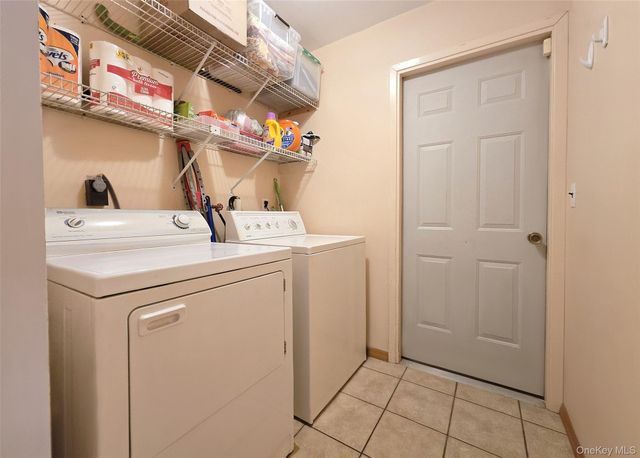 14 Avenue C, Holbrook, NY 11741