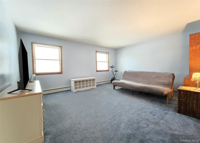 14 Avenue C, Holbrook, NY 11741