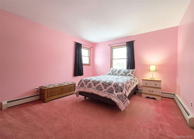 14 Avenue C, Holbrook, NY 11741