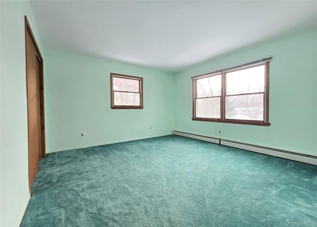 14 Avenue C, Holbrook, NY 11741