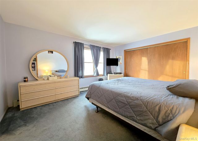 14 Avenue C, Holbrook, NY 11741