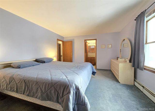 14 Avenue C, Holbrook, NY 11741