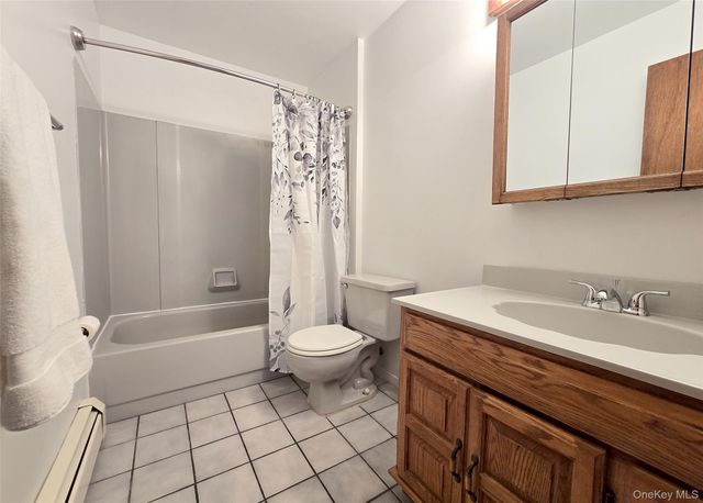 14 Avenue C, Holbrook, NY 11741