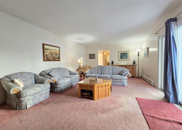 14 Avenue C, Holbrook, NY 11741