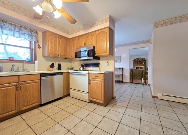 14 Avenue C, Holbrook, NY 11741