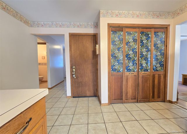 14 Avenue C, Holbrook, NY 11741