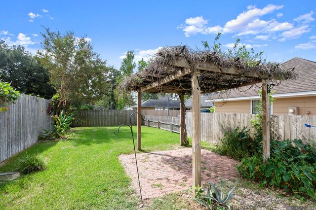 5131 Hickory Ridge Bl, Saint George, LA 70817