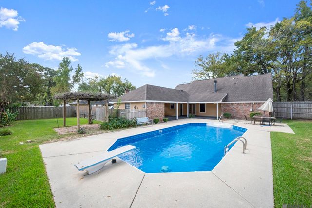 5131 Hickory Ridge Bl, Saint George, LA 70817