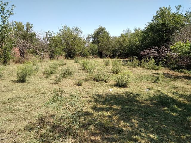 906 Cottonwood Street, Coleman, TX 76834