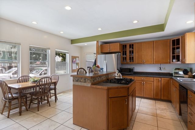 22 Porter St, Lynn, MA 01902