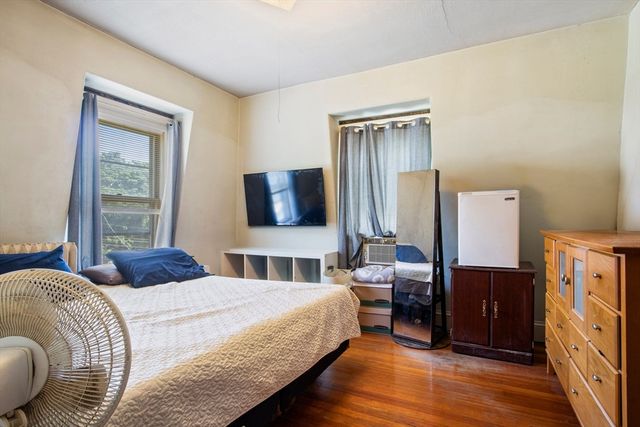 22 Porter St, Lynn, MA 01902