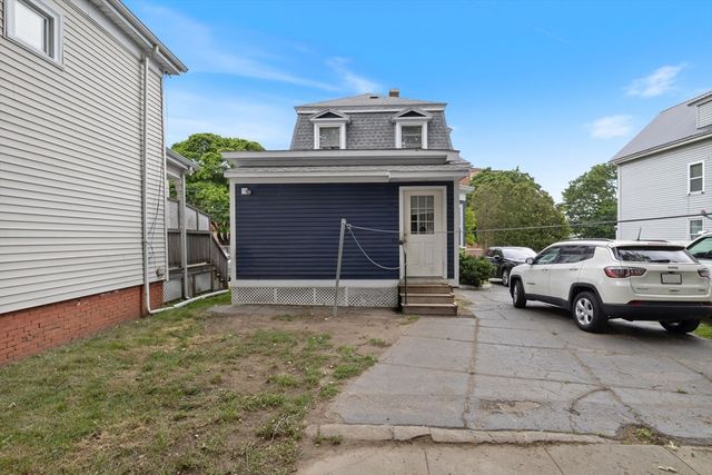 22 Porter St, Lynn, MA 01902