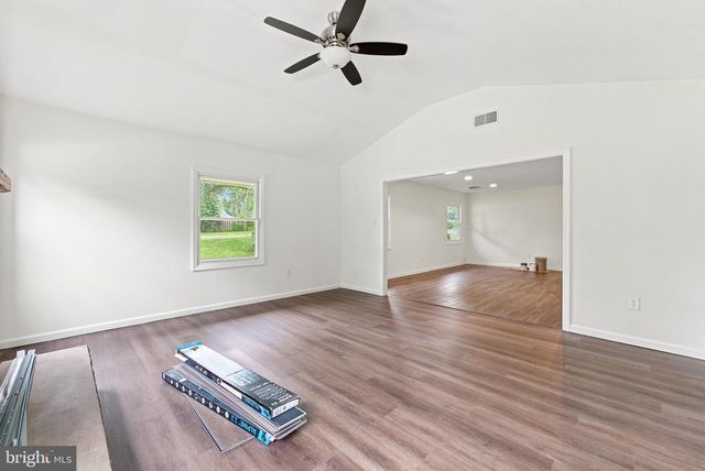 2 BARNWELL LN, Willingboro, NJ 08046