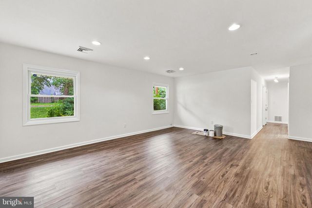 2 BARNWELL LN, Willingboro, NJ 08046