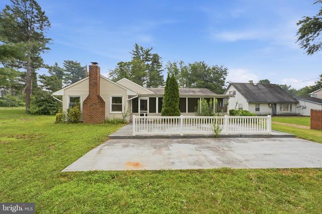 2 BARNWELL LN, Willingboro, NJ 08046