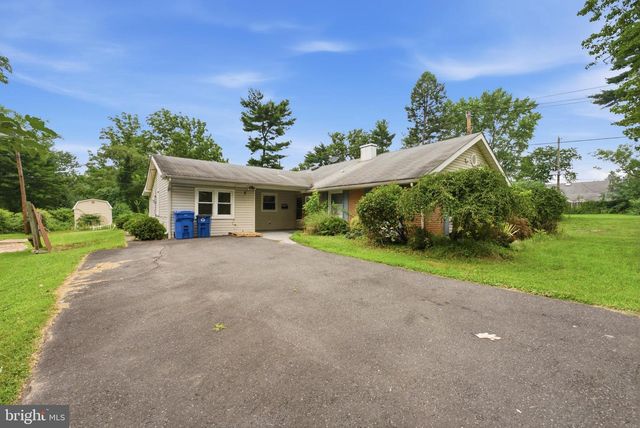 2 BARNWELL LN, Willingboro, NJ 08046