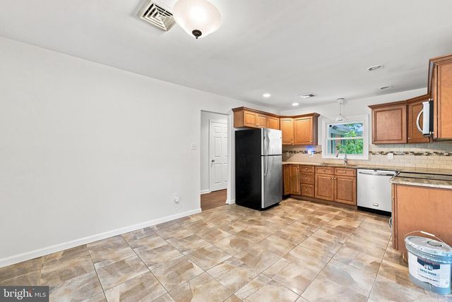 2 BARNWELL LN, Willingboro, NJ 08046