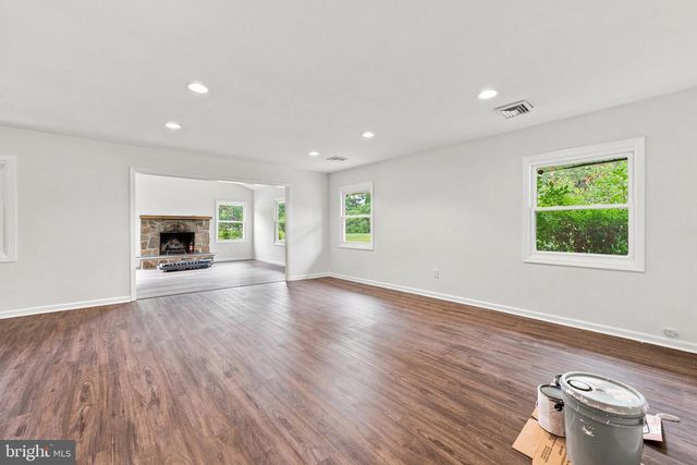 2 BARNWELL LN, Willingboro, NJ 08046