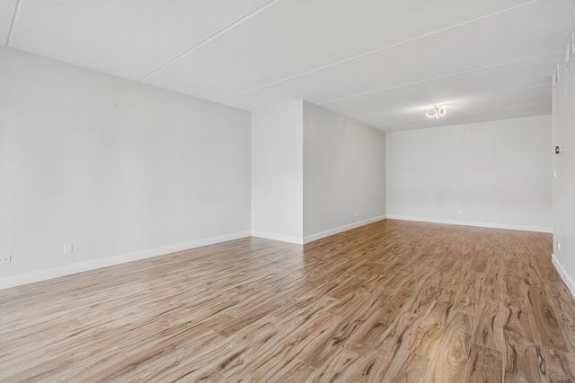 6980 W Touhy Avenue 201, Niles, IL 60714