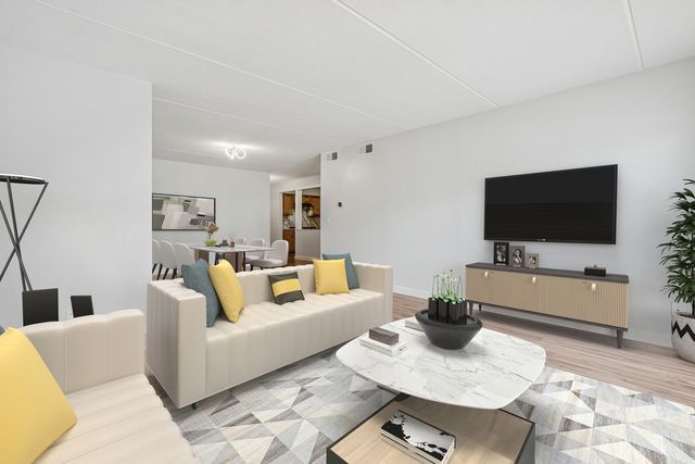 6980 W Touhy Avenue 201, Niles, IL 60714