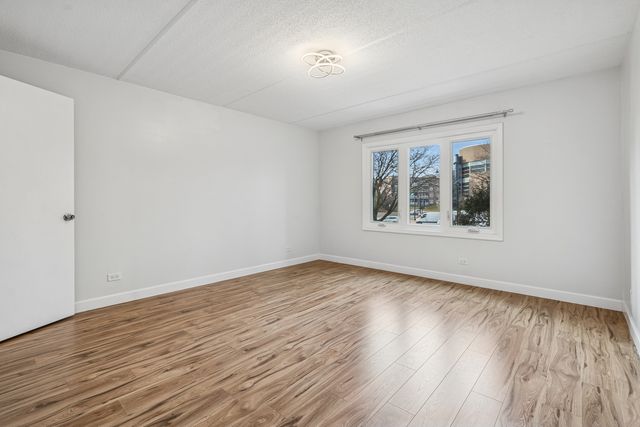 6980 W Touhy Avenue 201, Niles, IL 60714