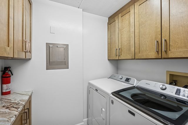 6980 W Touhy Avenue 201, Niles, IL 60714