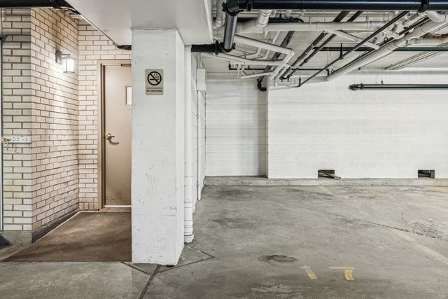 6980 W Touhy Avenue 201, Niles, IL 60714